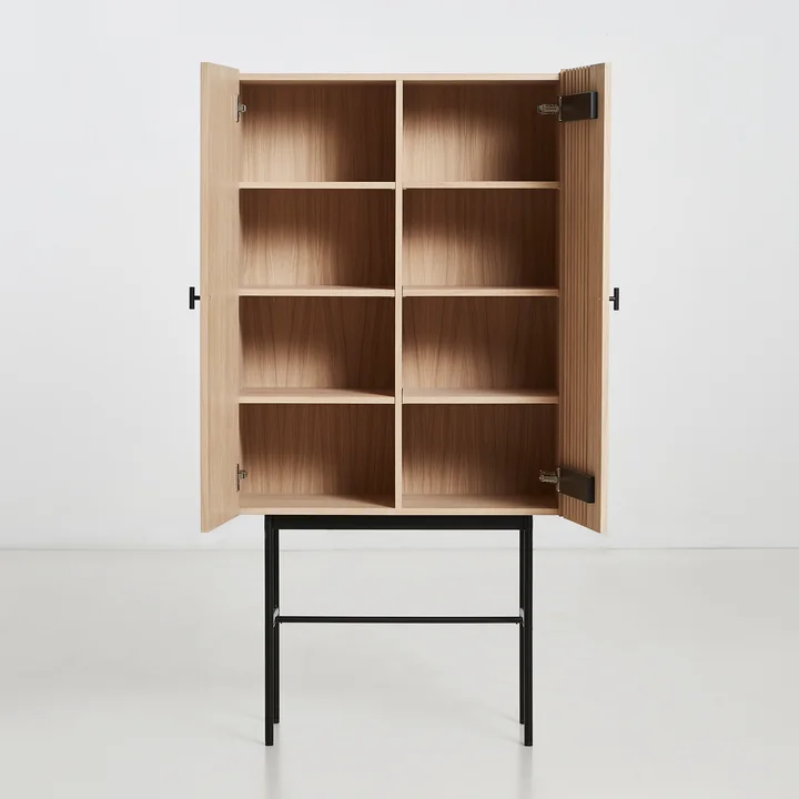 Array Highboard 80 cm in Eiche von Woud mit acht Fächern