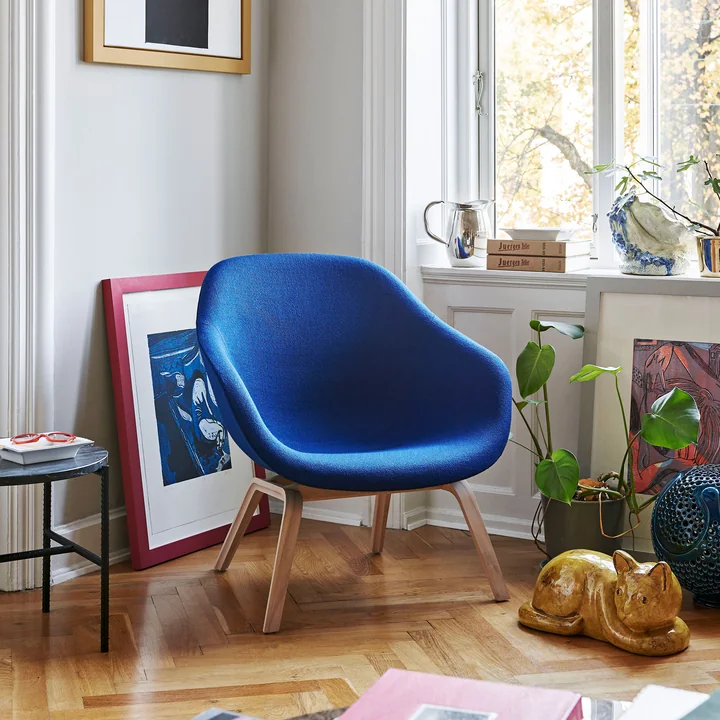 About A Lounge Chair AAL 83 und Rebar Beistelltisch rund von HAY