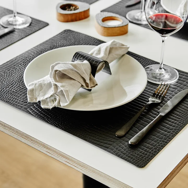 Tischset Square L 35 x 45 cm von Lind DNA in Croc schwarz