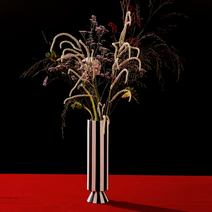 Toppu Vase von OYOY in schwarz / weiß