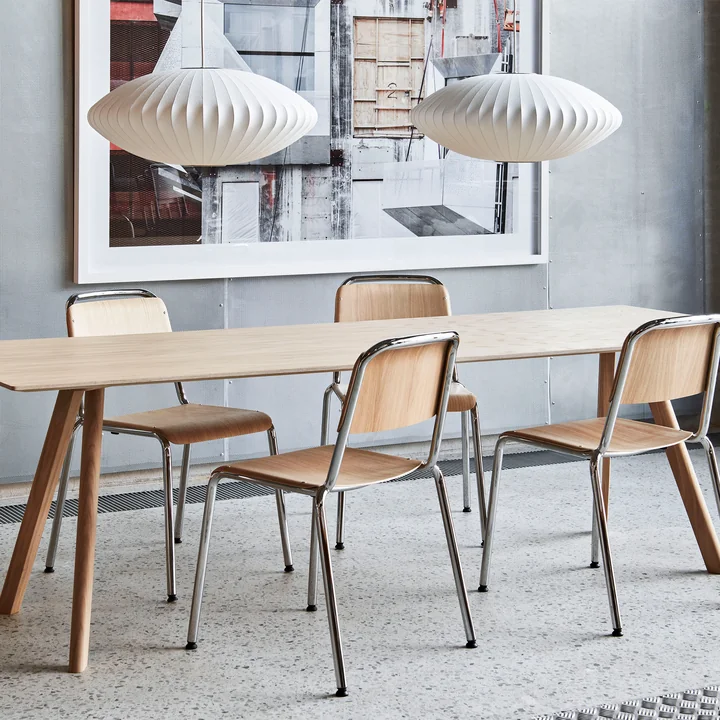 Nelson Saucer Bubble Pendelleuchte M, Ø 63.5 x H 25.5 cm, off white von HAY über dem Esstisch