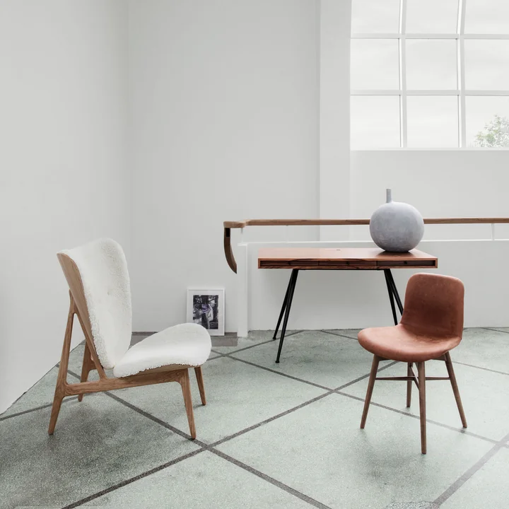 Elephant Lounge Sessel von Norr11 in Eiche geräuchert / Schaffell off-white