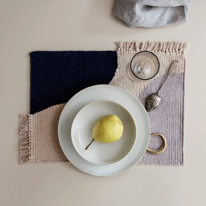 Sekki Keramikgeschirr und Earth Tischset von Ferm Living