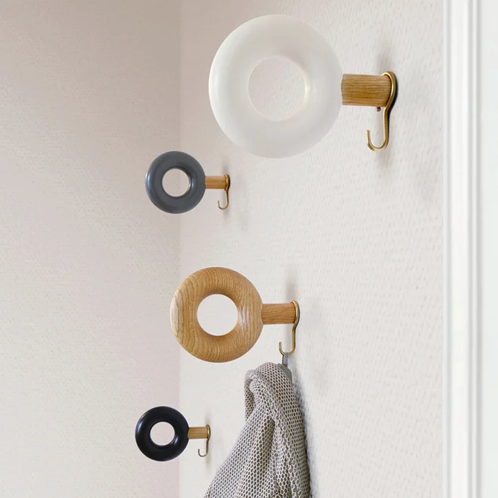 Wandhaken ONO von vonbox an der Wand