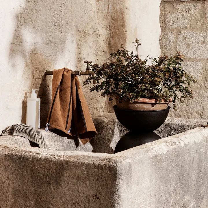 Hourglass Blumentopf von Ferm Living 