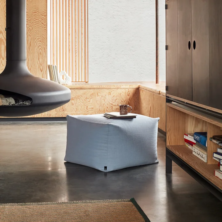 Varer Pouf von HAY in soft blue