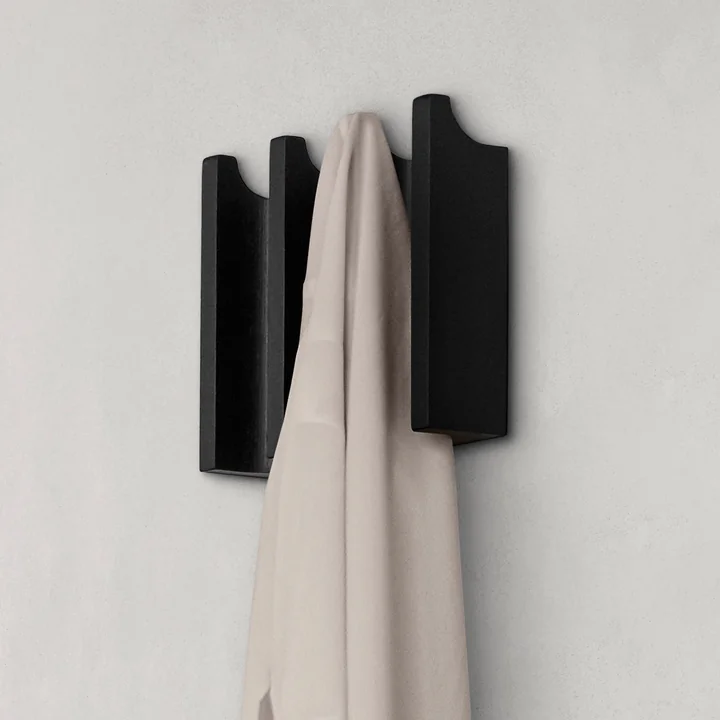 Column Garderobenhaken von Kristina Dam Studio in schwarz