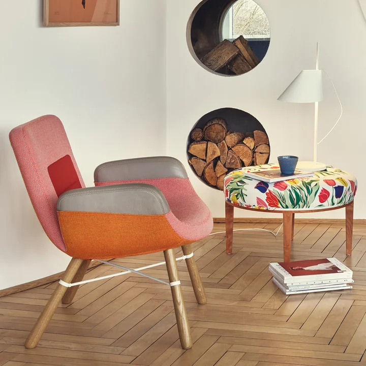 Die Yuh Stehleuchte von Louis Poulsen als Beleuchtung in einer retro-modernen Leseecke