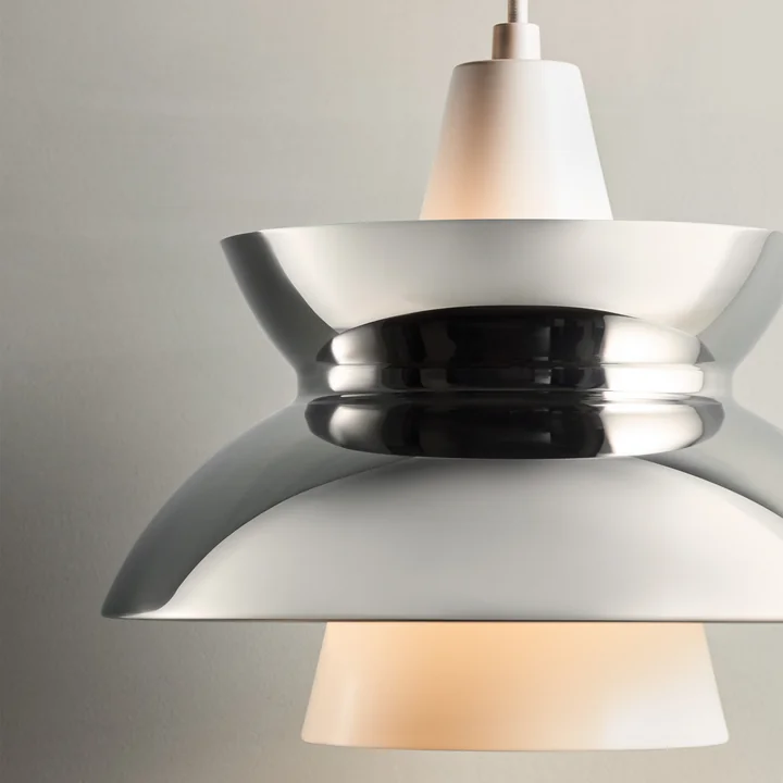 Die DooWop Pendelleuchte von Louis Poulsen mit Spiegel-Effekt