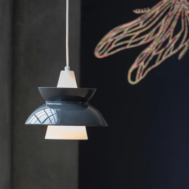 Die DooWop Pendelleuchte von Louis Poulsen als Akzent in dunklen Räumen