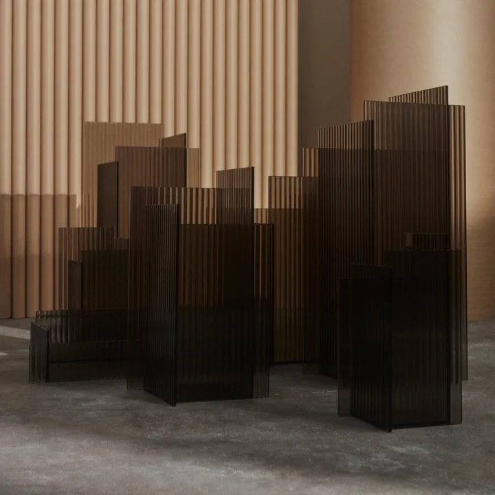 Die Flos Vase von AYTM in ihren verschiedenen Größen im Freien