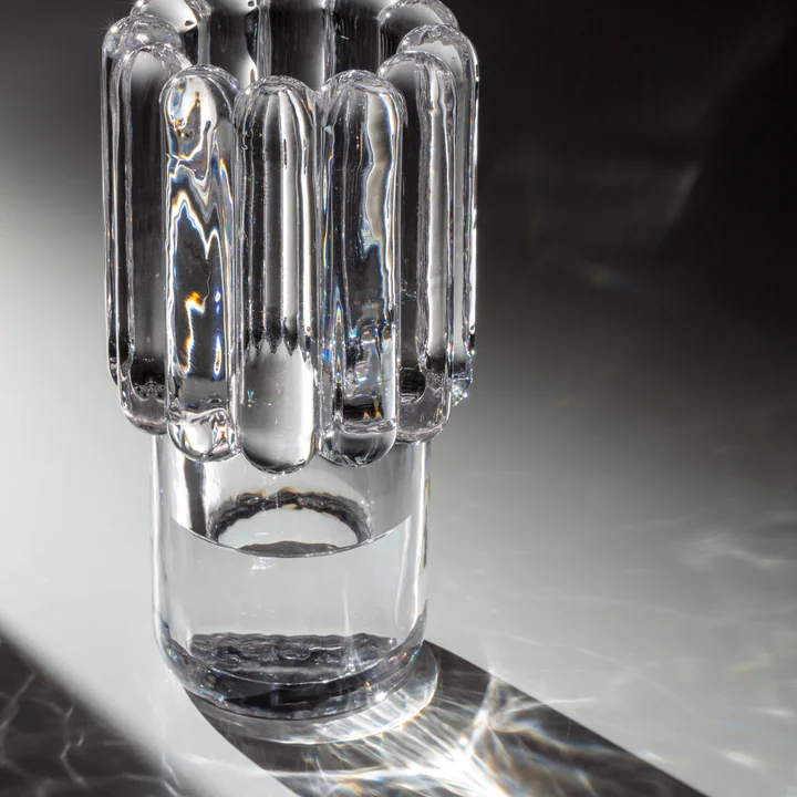 Vase mit aufregenden Reflexionen