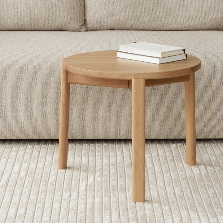 Der Passage Lounge Tisch von Audo bringt Gelassenheit in den Raum