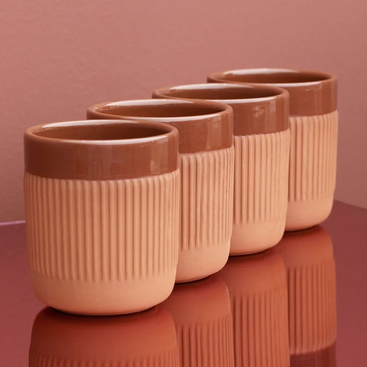 Die Junto Becher von Normann Copenhagen mit matter und glasierter Oberfläche