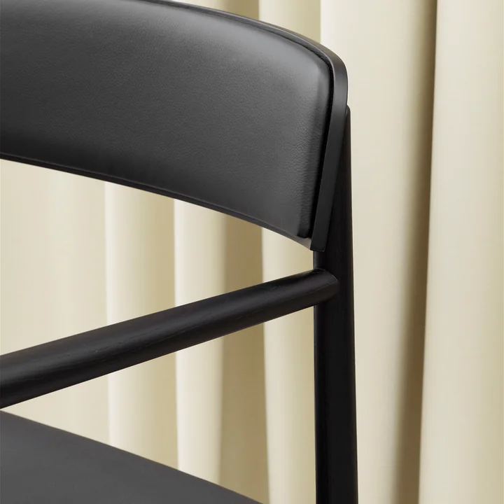 Solides Handwerk: Timb Armlehnstuhl von Normann Copenhagen 