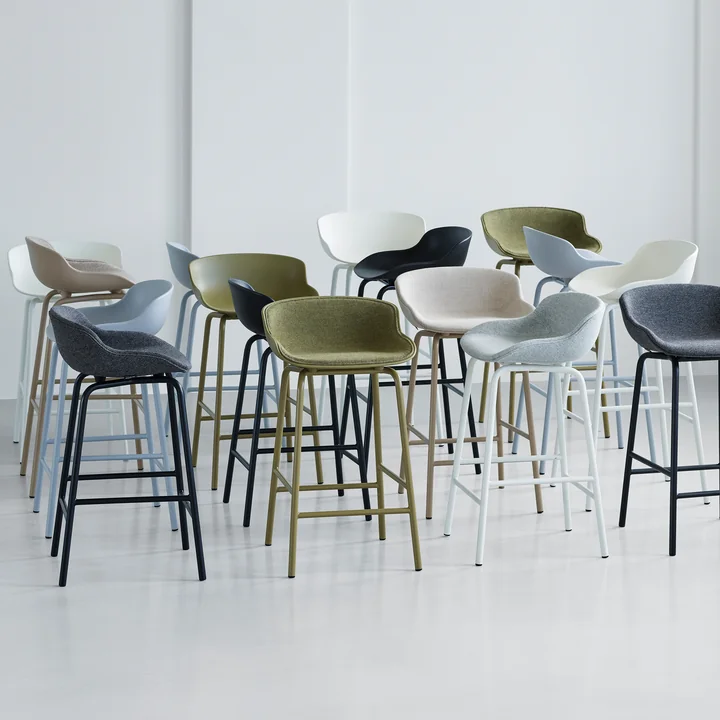 Die modernen Hyg Barstühle von Normann Copenhagen