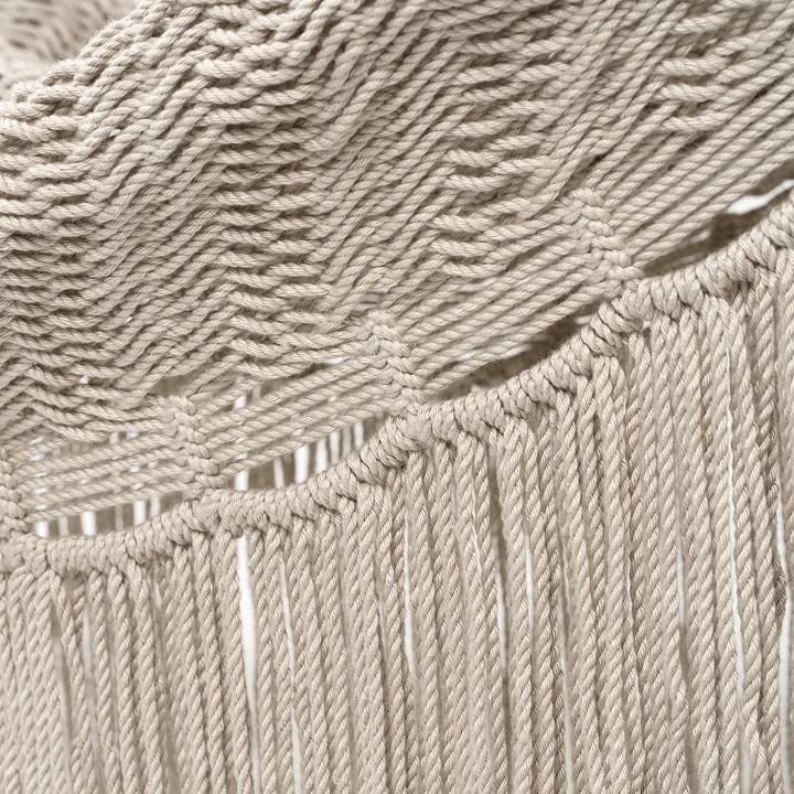 Die Path Hängematte von Ferm Living besteht aus PET-Flaschen