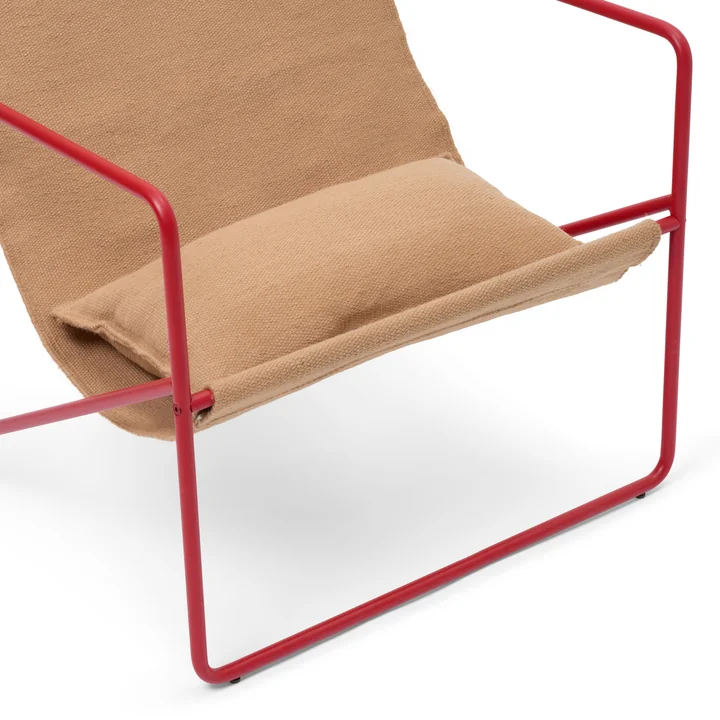 Der Desert Lounge Chair von Ferm Living mit Desert Kissen