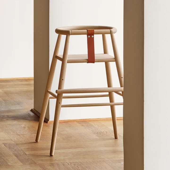 Der ND54 Kinder-Hochstuhl von Carl Hansen in schlankem Design