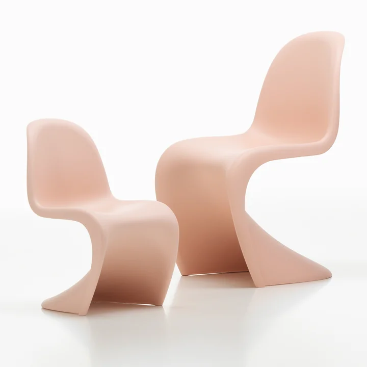 Panton Junior neben dem Panton Chair von Vitra