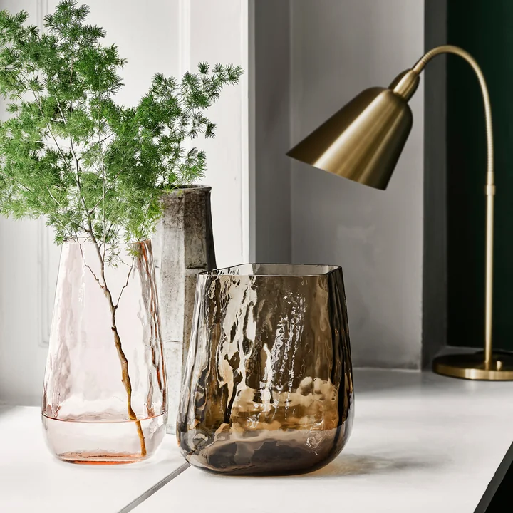 Die Collect Glas Vase von &Tradition werden von Space Copenhagen entworfen