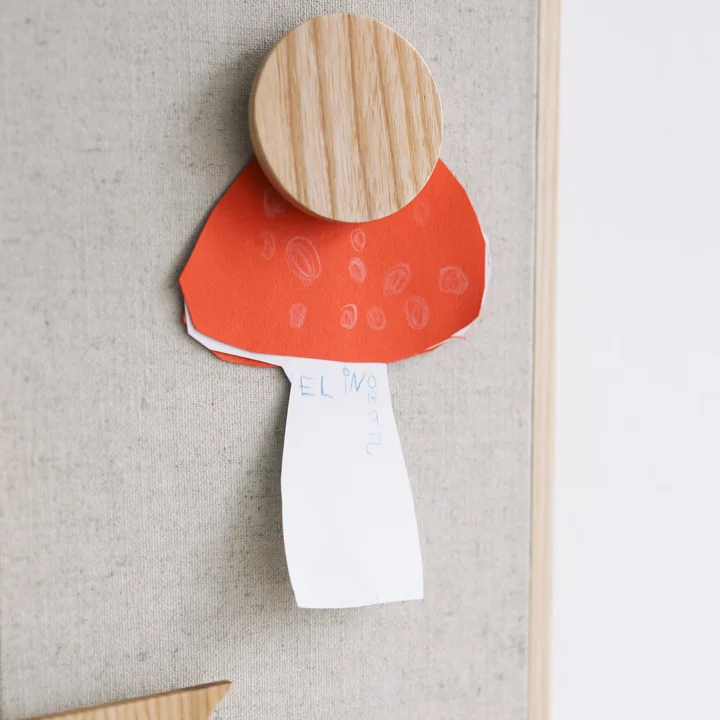 Die Magnete für die Pinnwand von Nofred halten Bilder, Basteleien und Co.