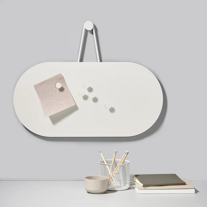 Die A-Bulletin Magnettafel von Zone Denmark waagerecht aufgehängt