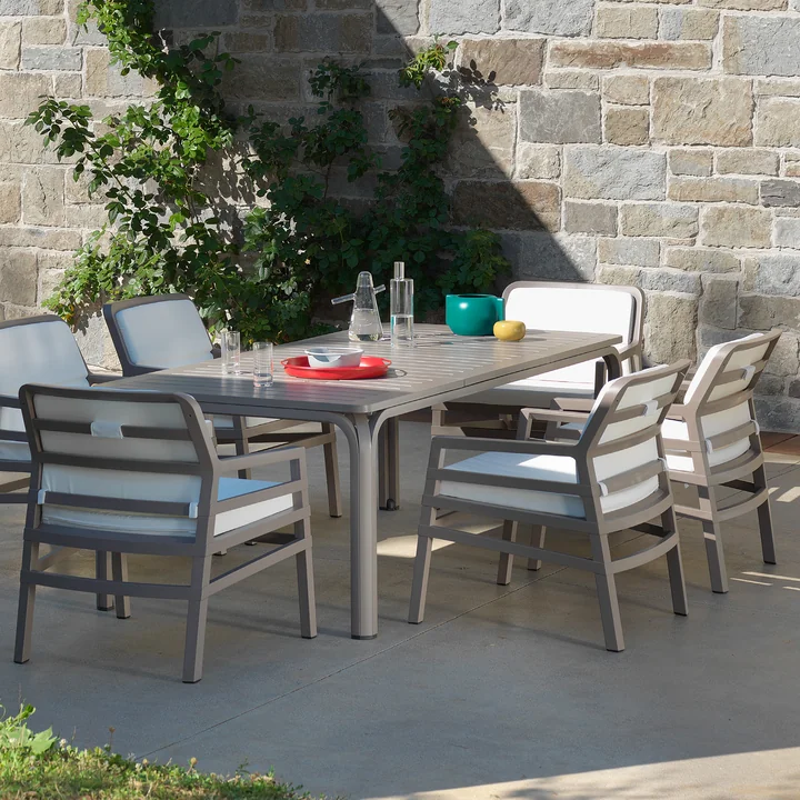 Der Alloro 140 Ausziehtisch von Nardi mit 6 Plätzen