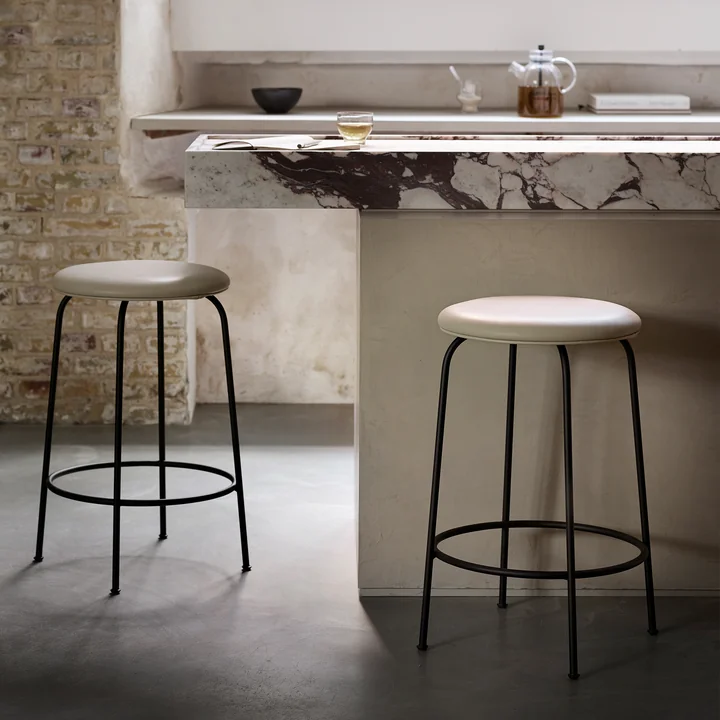 Der Afteroom Barhocker von Audo ist ein Leichtgewicht