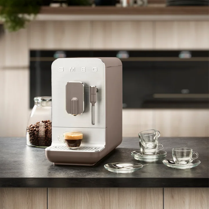 Kaffeevollautomat BCC02 Medium von Smeg