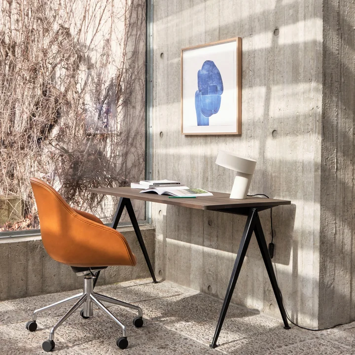 Slant Tischleuchte von HAY