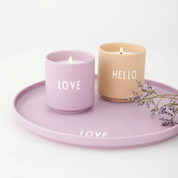Duftkerze klein von Design Letters in Hello / beige - Love / lavendel
