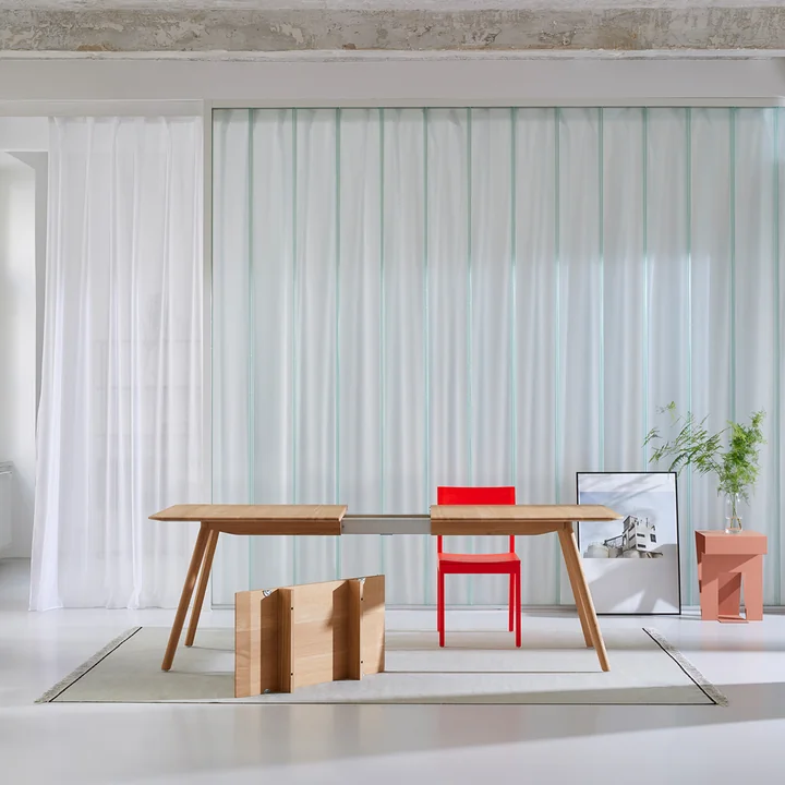 Schlanker Massivholztisch mit Verlängerungsstück