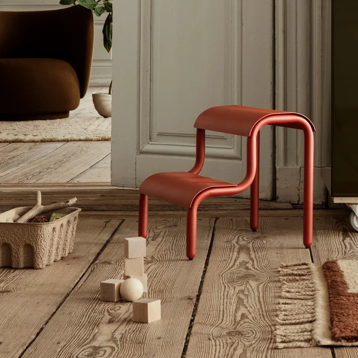 Up Step Multifunktionaler Hocker von Ferm Living in der Farbe poppy red