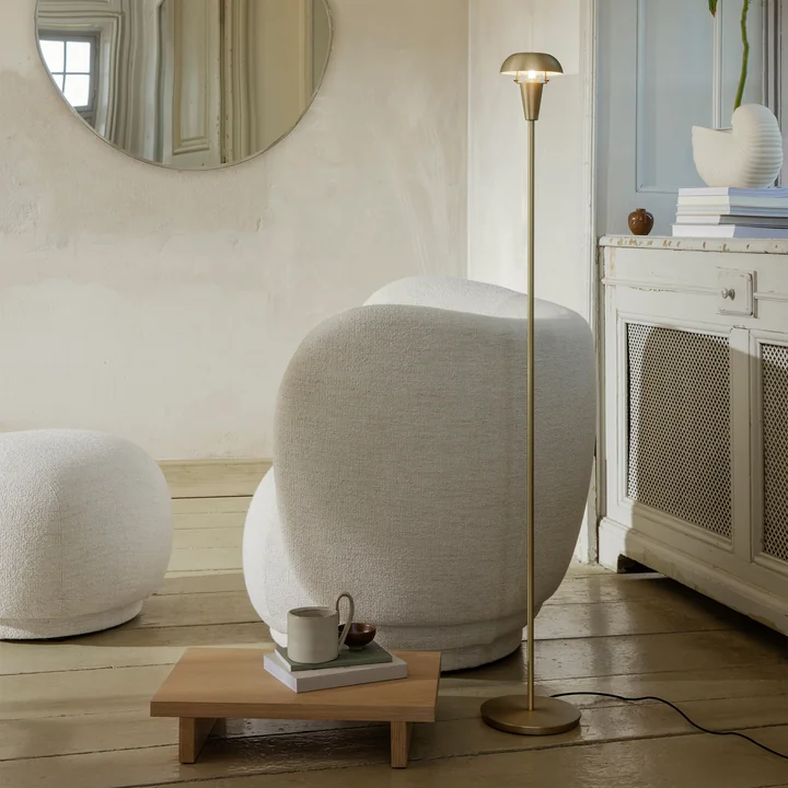 Tiny Stehleuchte von Ferm Living in der Ausführung Messing