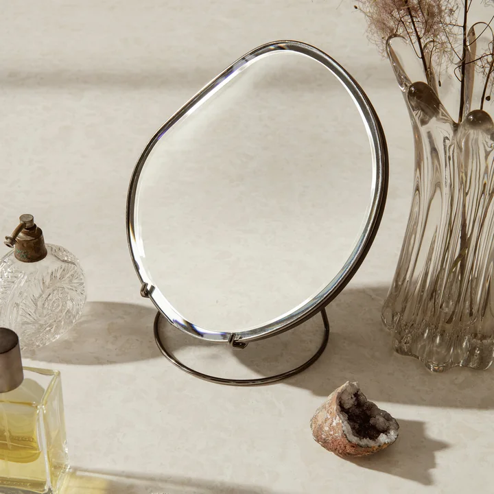 Pond Tischspiegel von Ferm Living in der Ausführung Chrom