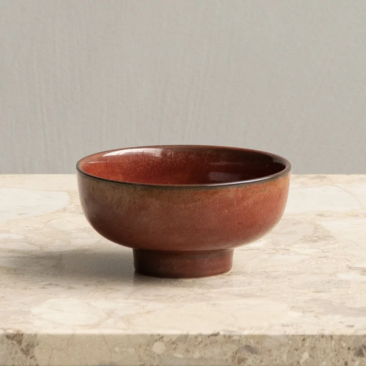 New Norm Schüssel auf Fuß