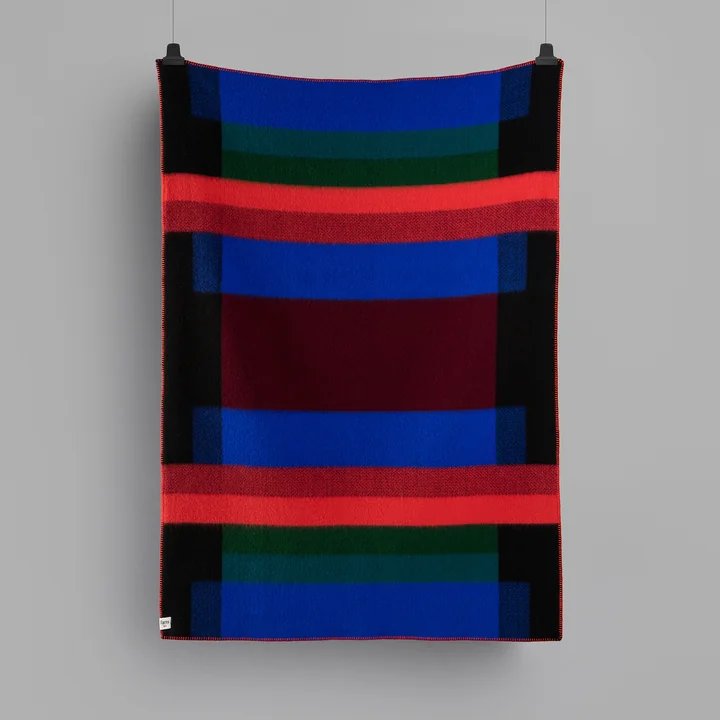 Mikkel Wolldecke 200 x 135 cm von Røros Tweed in dark