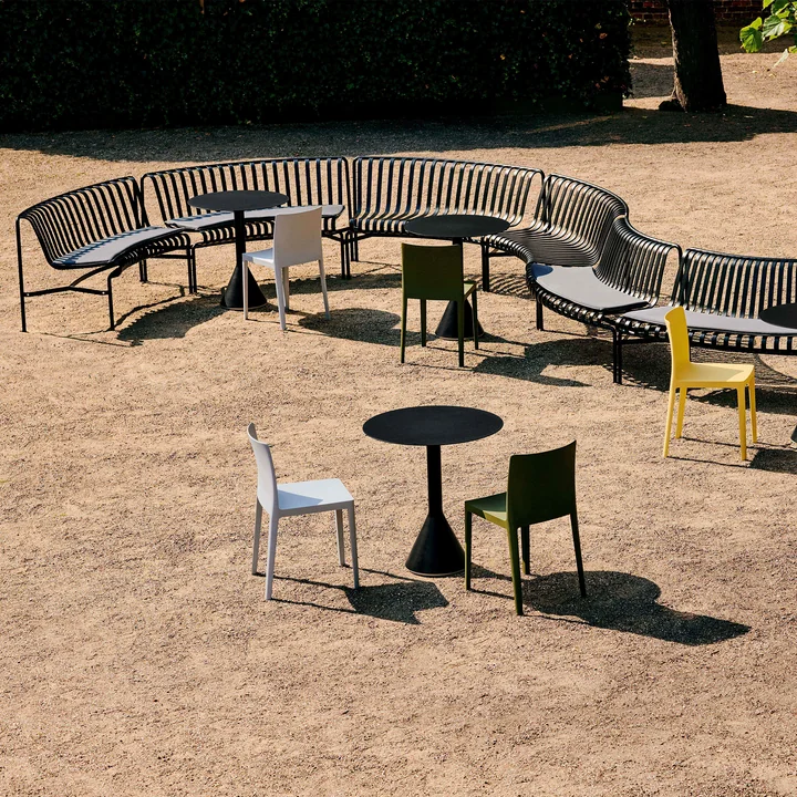 Palissade Park Dining Bench von HAY in der Farbe anthrazit mit Sitzkissen