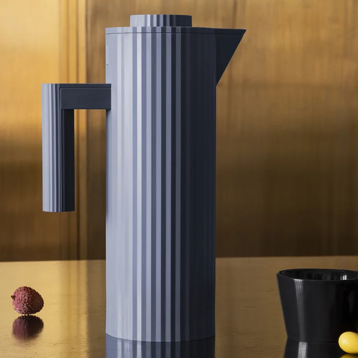 Plissé Isolierkanne von Alessi in der Farbe grau