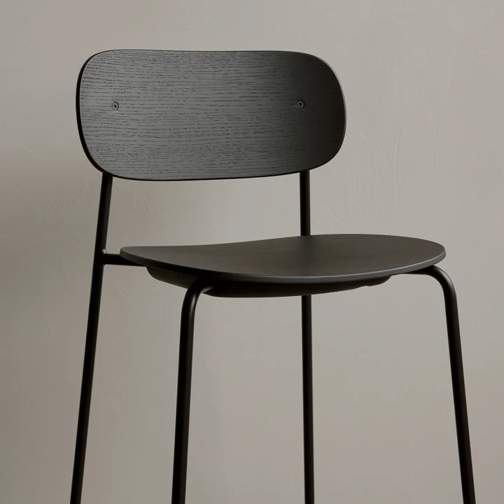 Co Bar Chair von Audo in der Ausführung Eiche schwarz mit schwarzem Gestell