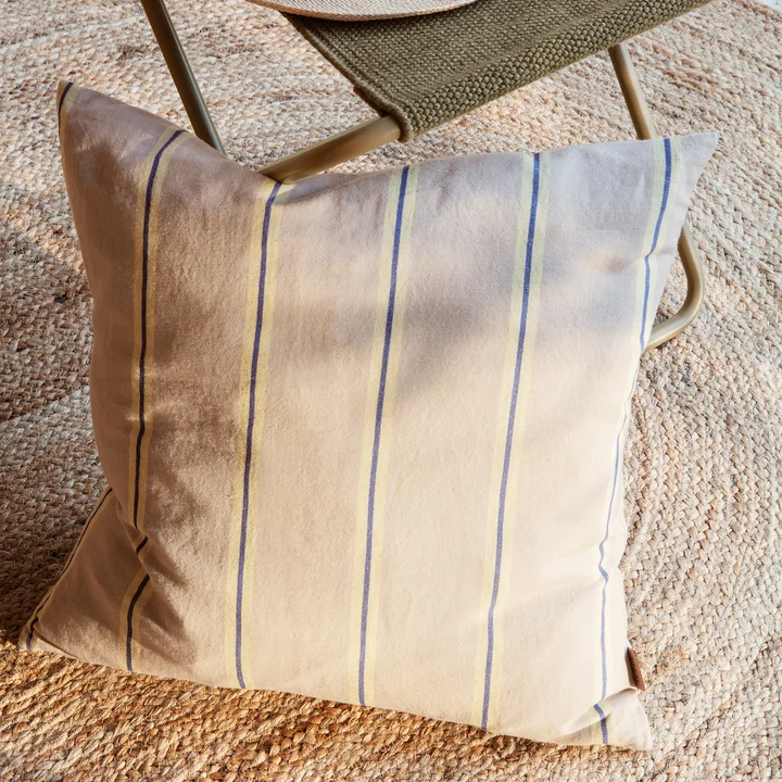Grand Kissen, 50 x 50 cm, oyster / lemon / blue von Ferm Living