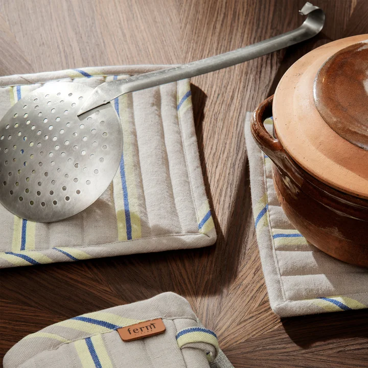 Hale Topflappen, oyster / lemon/ hellblau von Ferm Living