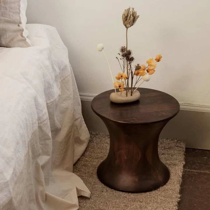 Spin Hocker von Ferm Living in der Farbe braun