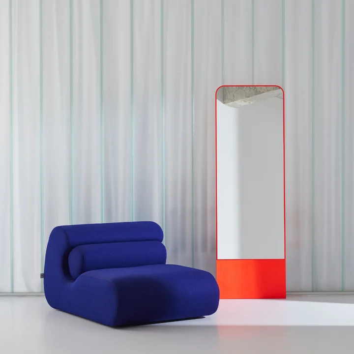 Ola 2-Sitzer Sofa und Friedrich Spiegel von OUT Objekte unserer Tage