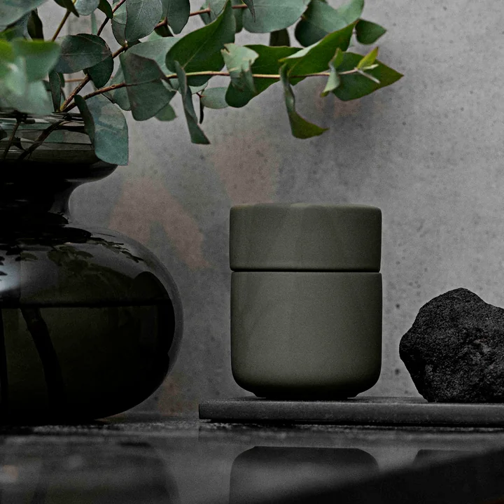 Ume Gefäß mit Deckel, olivgrün von Zone Denmark