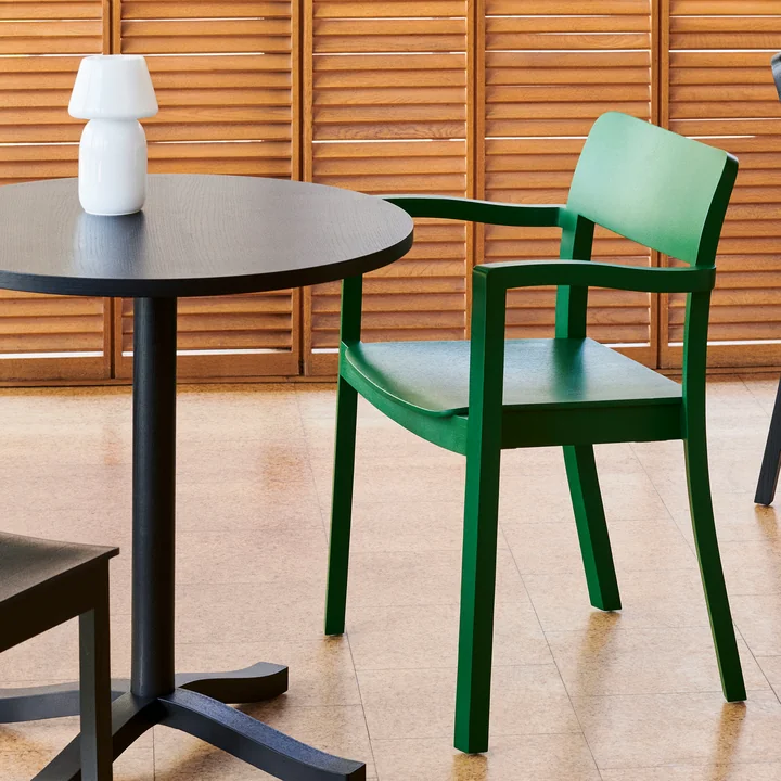 Pastis Armlehnenstuhl, Estisch, Apollo Tischleuchte von HAY