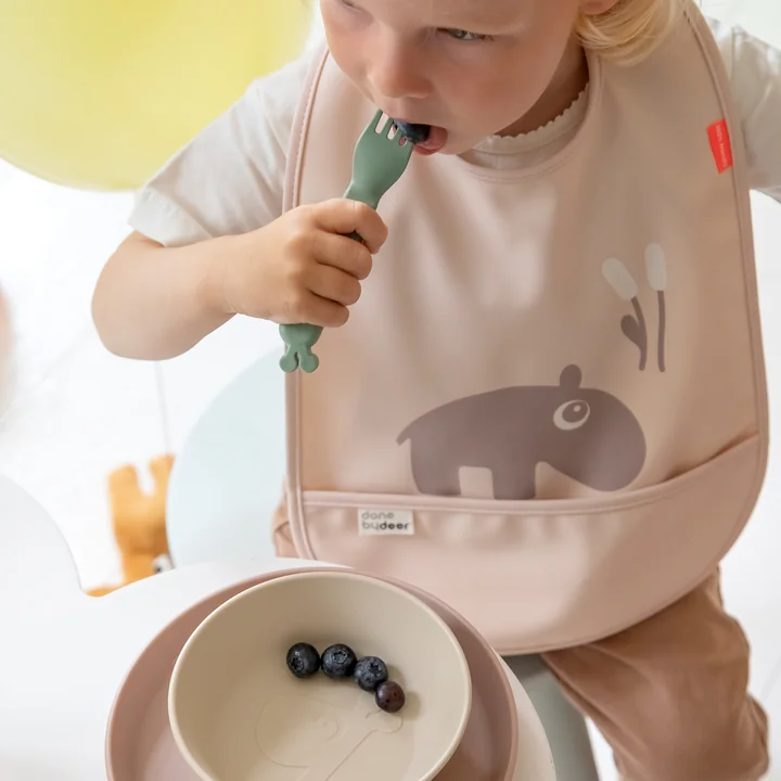 Lätzchen mit Klettverschluss von Done by Deer