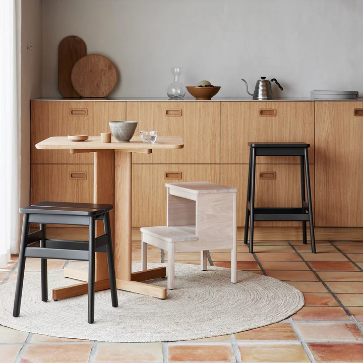 Angle Standard Hocker von Form & Refine