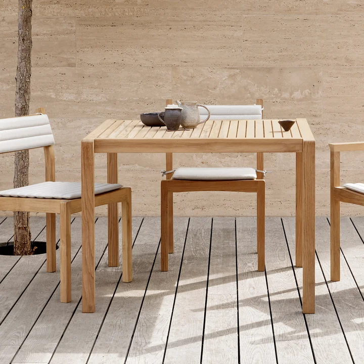 Carl Hansen - AH902 Gartentisch, 100 x 98.5 cm, Teak unbehandelt